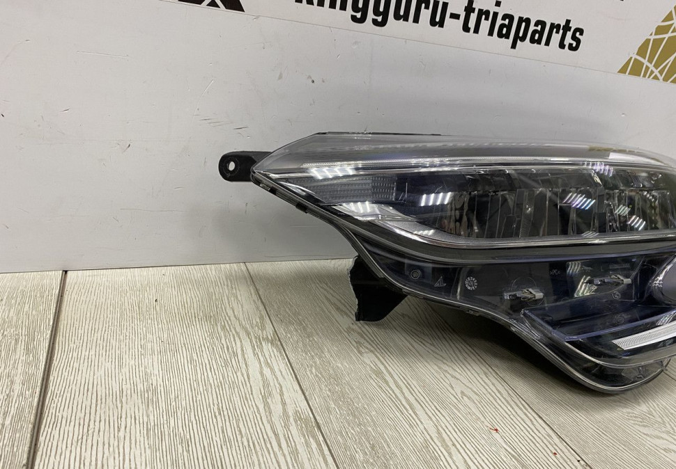 Фара ЛЭД LED левая Renault Arkana OEM 260605885R