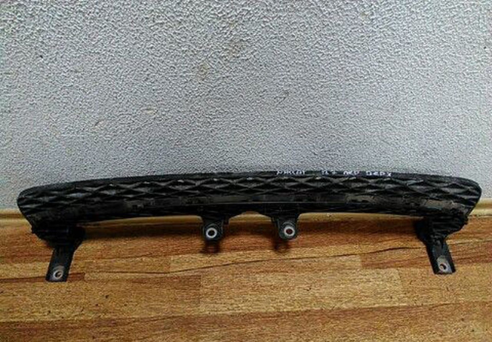 Усилитель переднего бампера пластик верхний Volkswagen Passat B7 oem 3aa807571