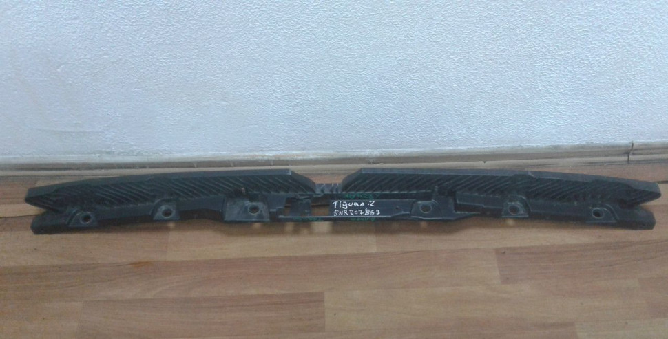 Кронштейн заднего бампера Volkswagen Tiguan 2 oem 5nr807863