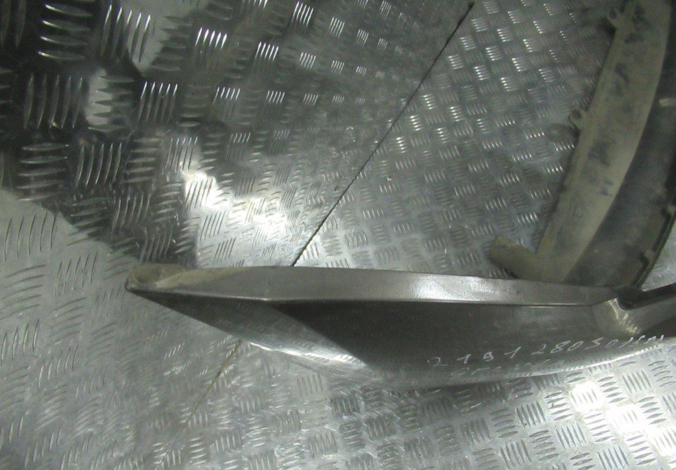 Бампер передний Lada Granta oem 2190280301510 (вмятина) (скл-3) Бампер передний Lada Granta oem 2190280301510 (вмятина) (скл-3)