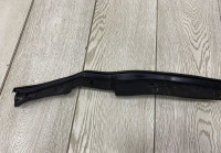 Уплотнитель шва дверной стойки передняя правая BMW X1 F48 OEM 51767349644