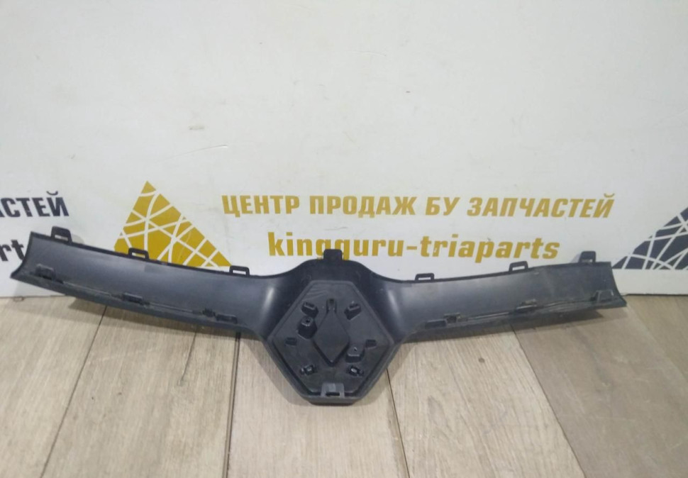 Молдинг решетки радиатора бу Renault Logan 2 рестайлинг OEM 623826051R