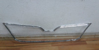 Молдинг решетки радиатора бу Skoda Rapid OEM 5JA853607