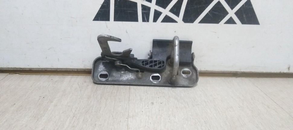 Замок капота Volkswagen Golf 5  oem 1k0823480