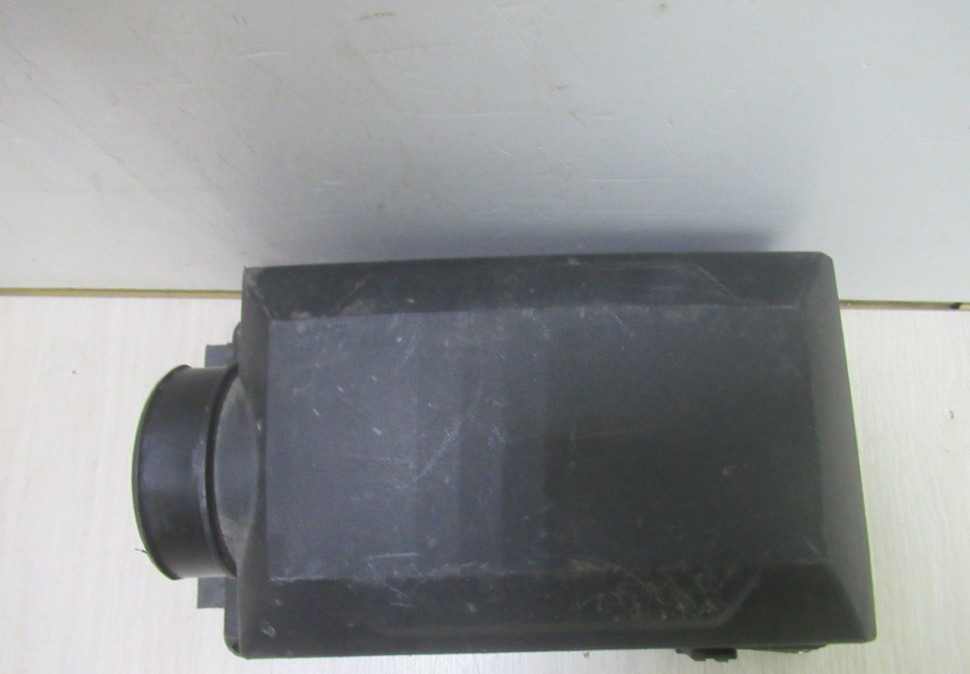 Крышка корпуса воздушнего фильтра Hyundai Solaris 2 oem  28110H8100 (слом.1крепл)