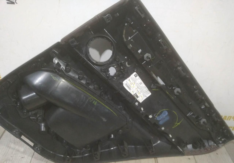 Обивка двери задняя левая бу BMW X5 F15 OEM 51427370083 Обивка двери задняя левая бу BMW X5 F15 OEM 51427370083