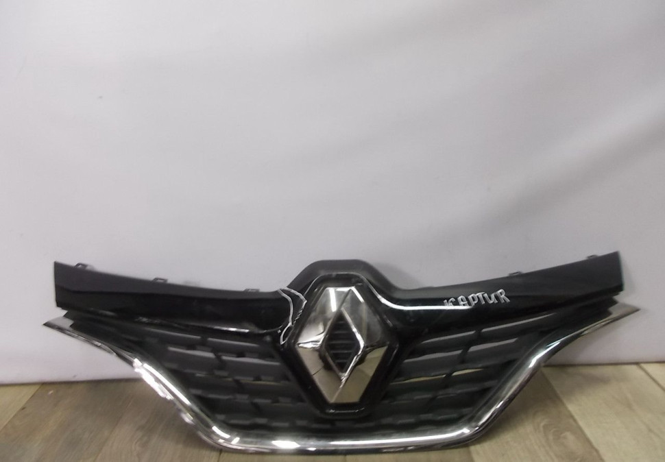 Решетка радиатора бу Renault Kaptur OEM 623103985R
