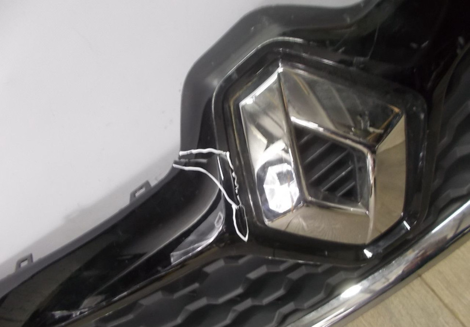 Решетка радиатора бу Renault Kaptur OEM 623103985R