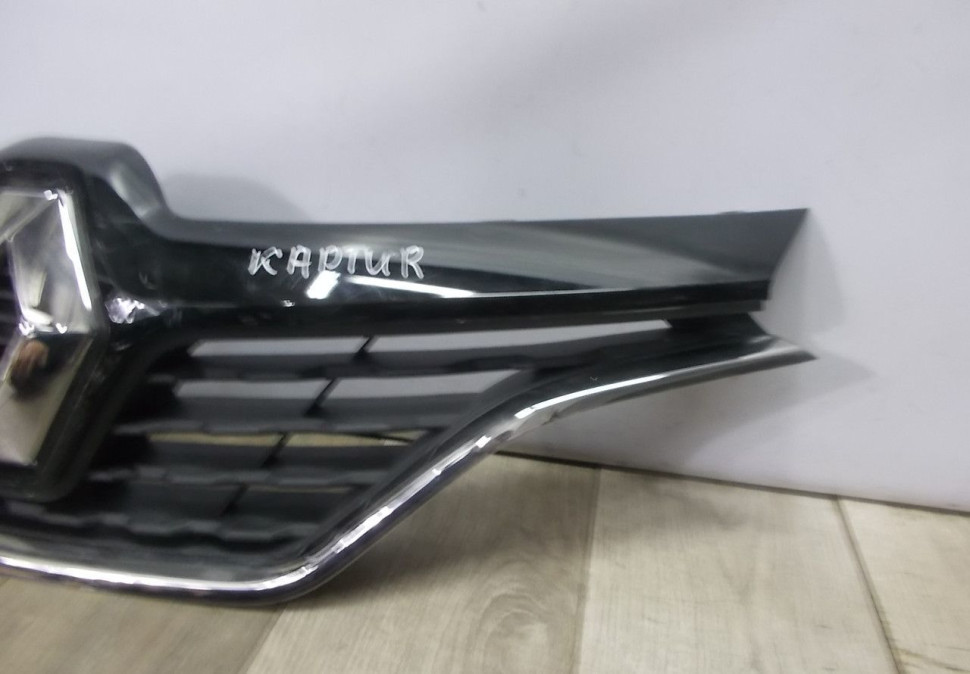 Решетка радиатора бу Renault Kaptur OEM 623103985R