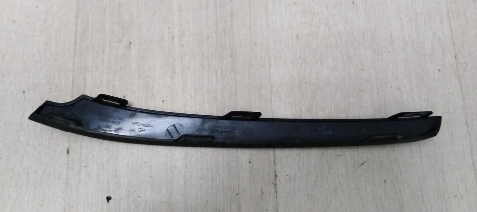 Молдинг бампера правый Volkswagen Polo 2015>2020 oem 6RF853234A