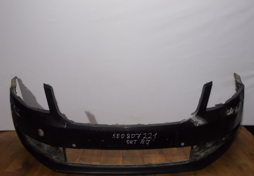 Бампер передний бу Skoda Octavia A7 OEM 5E0807221 (скл-5)