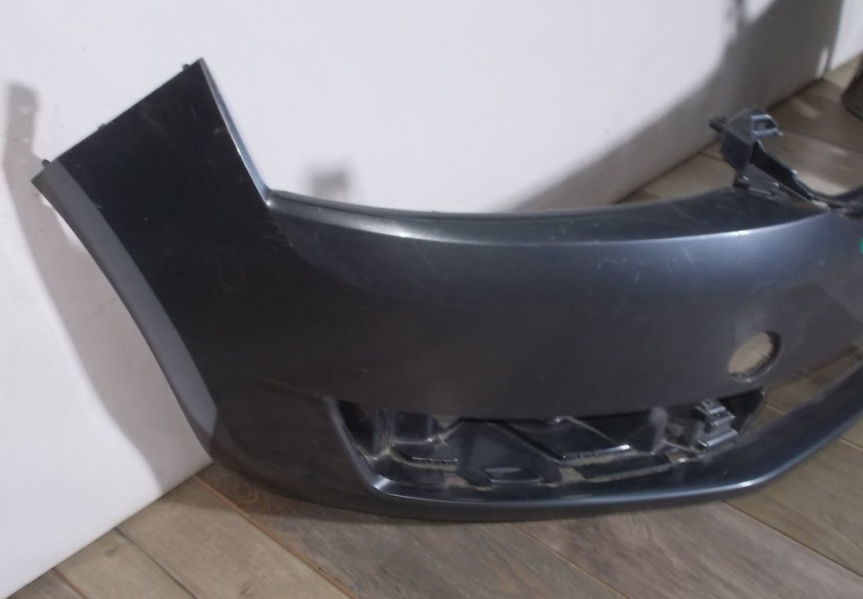 Бампер передний бу Skoda Rapid OEM 60U807221F