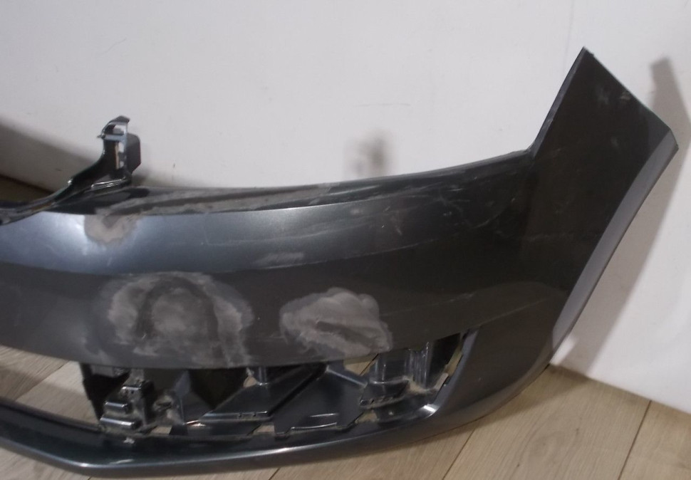 Бампер передний бу Skoda Rapid OEM 60U807221F