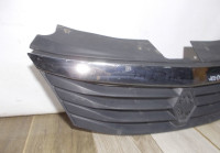Решетка радиатора бу Renault Logan 1 рестайлинг OEM 8200752748