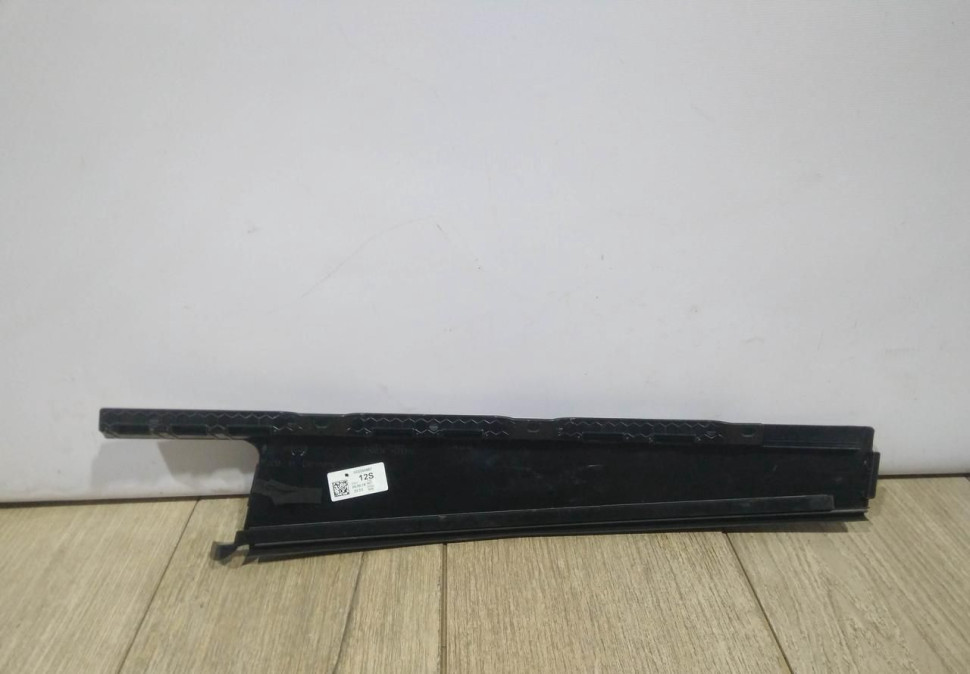 Накладка двери задняя левая бу Skoda Octavia A7 OEM 5E0839901C Накладка двери задняя левая бу Skoda Octavia A7 OEM 5E0839901C