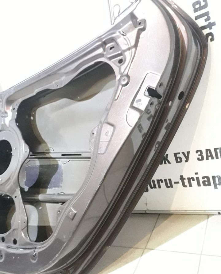 Дверь задняя правая Hyundai IX35 (10-15) oem 770042Y010 (скл-3)