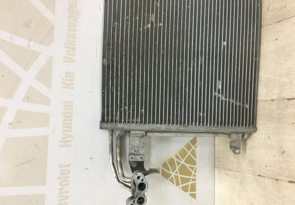 Радиатор кондиционера Volkswagen Caddy 3 2010> oem 1K0820411AH