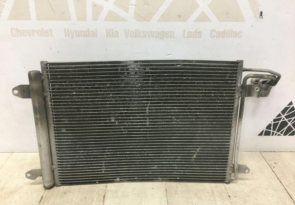 Радиатор кондиционера Volkswagen Caddy 3 2010> oem 1K0820411AH