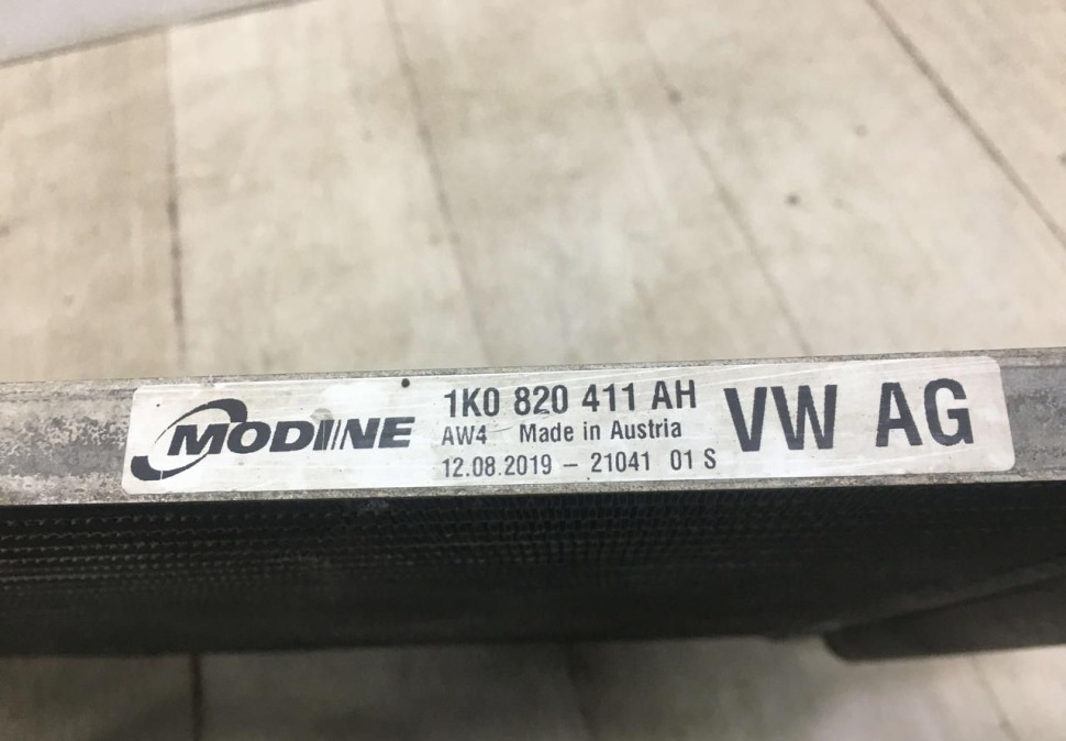 Радиатор кондиционера Volkswagen Caddy 3 2010> oem 1K0820411AH