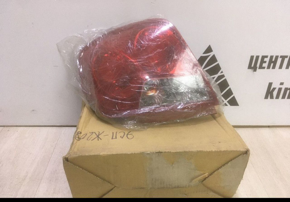 Фонарь правый Chevrolet Lacetti седан oem 96551224