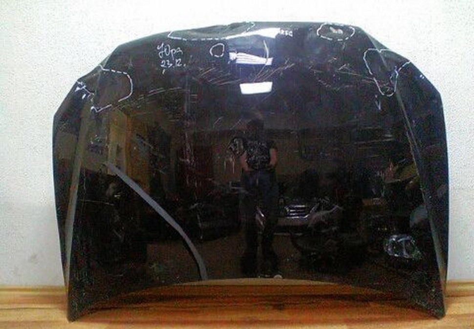 Капот Volkswagen Touareg (вмятины)