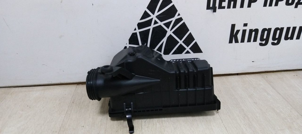 Корпус воздушного фильтра нижний Hyundai Solaris 2 oem 28112h8100