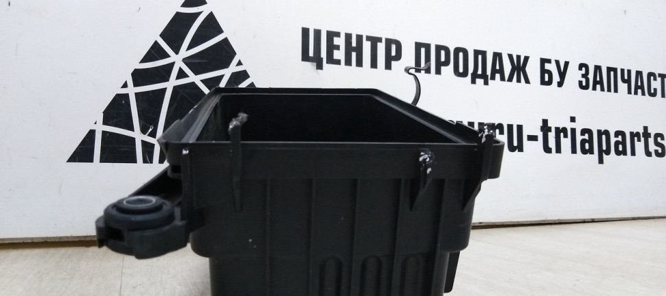 Корпус воздушного фильтра нижний Hyundai Solaris 2 oem 28112h8100