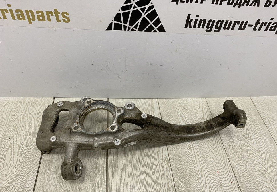 Кулак поворотный передний правый Audi Q7 2015 OEM 4M0407254J