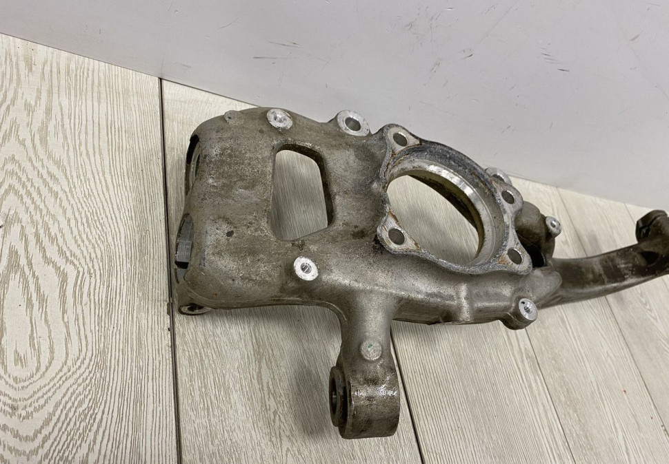 Кулак поворотный передний правый Audi Q7 2015 OEM 4M0407254J Кулак поворотный передний правый Audi Q7 2015 OEM 4M0407254J