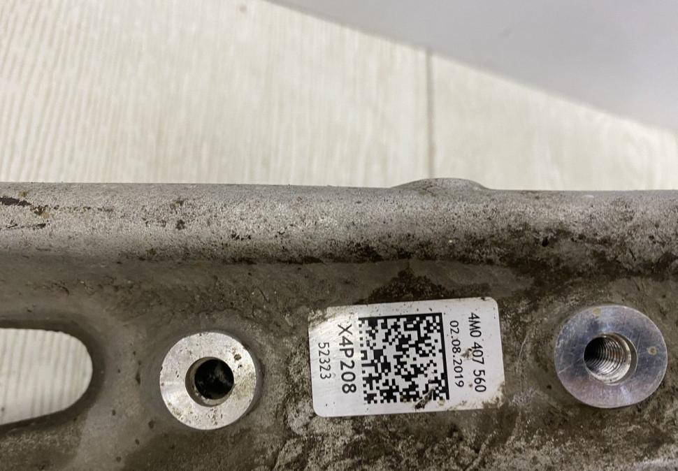 Кулак поворотный передний правый Audi Q7 2015 OEM 4M0407254J Кулак поворотный передний правый Audi Q7 2015 OEM 4M0407254J