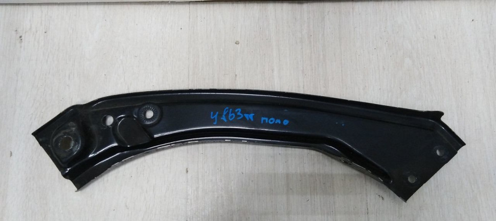 Суппорт фары правый  верхний Volkswagen Polo 6 2020> oem  6N5805931
