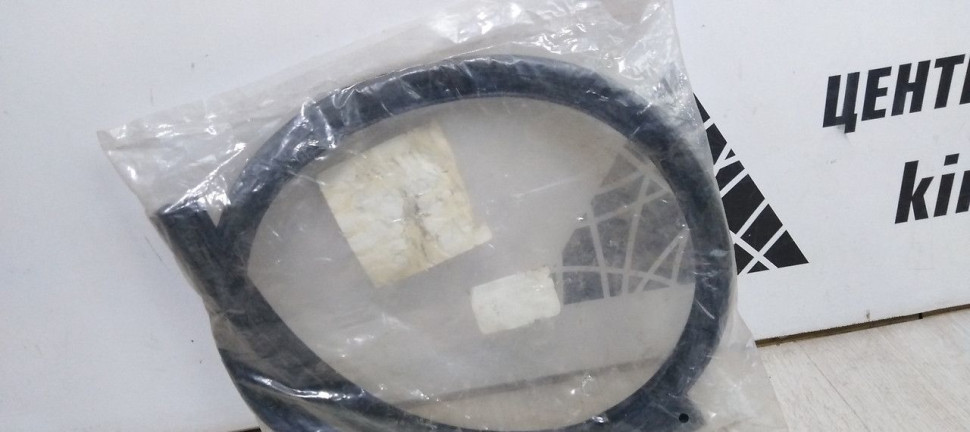 Уплотнитель капота Chevrolet Cruze 1 oem 96991919 ( скл-3) Уплотнитель капота Chevrolet Cruze 1 oem 96991919 ( скл-3)