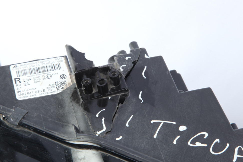 Фара правая LED Volkswagen Tiguan 2 дорестайлинг 2016-2020 OEM 5NB941036E