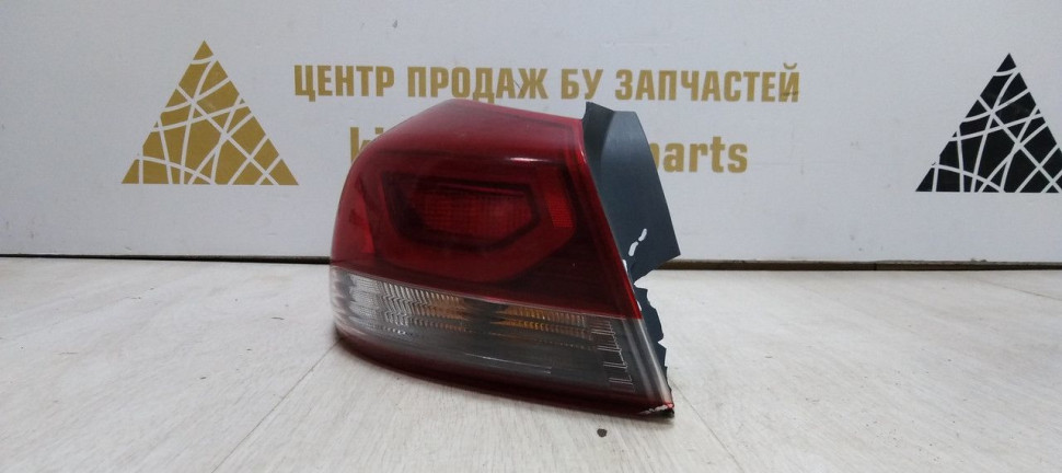 Фонарь левый LED Hyundai Elantra 6 AD дорест 15-18 oem 92401F2100 Фонарь левый LED Hyundai Elantra 6 AD дорест 15-18 oem 92401F2100