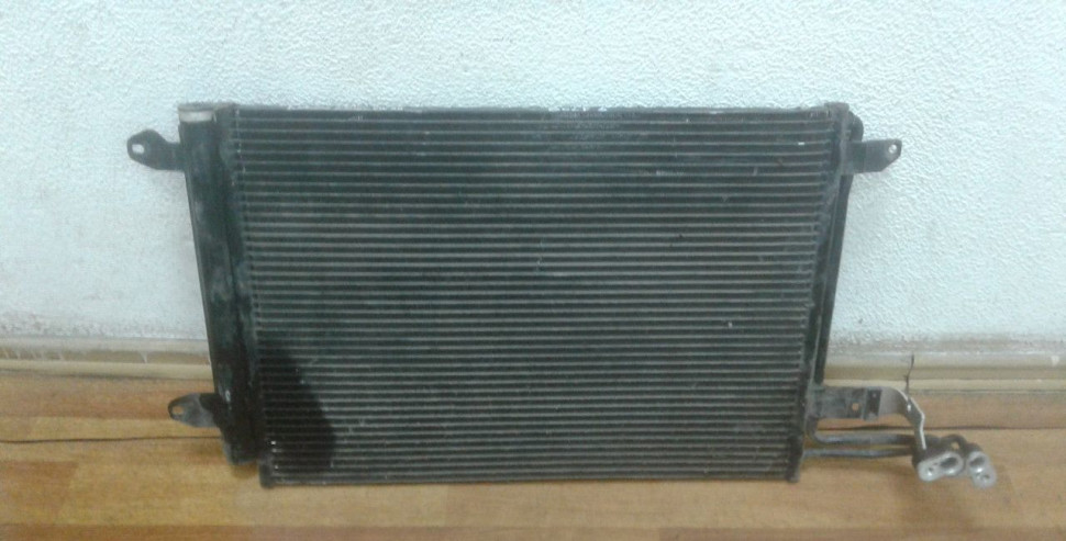 Радиатор кондиционера Volkswagen Golf 5 oem 1k0820411aj