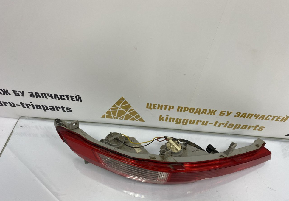 Противотуманный фонарь задний правый KIA Sportage 3 oem 924063u300
