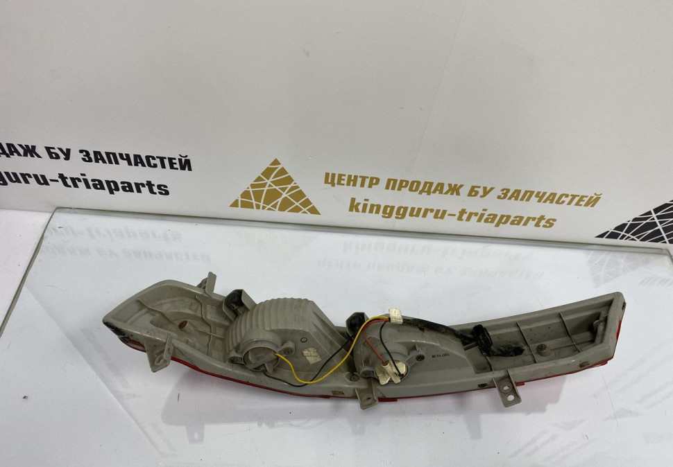 Противотуманный фонарь задний правый KIA Sportage 3 oem 924063u300