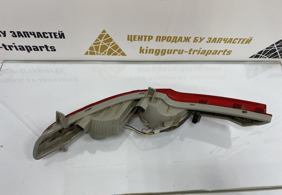 Противотуманный фонарь задний правый KIA Sportage 3 oem 924063u300