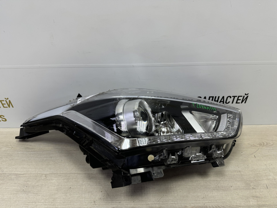 Фара правая Hyundai Creta 1 GSr OEM 92102M0100