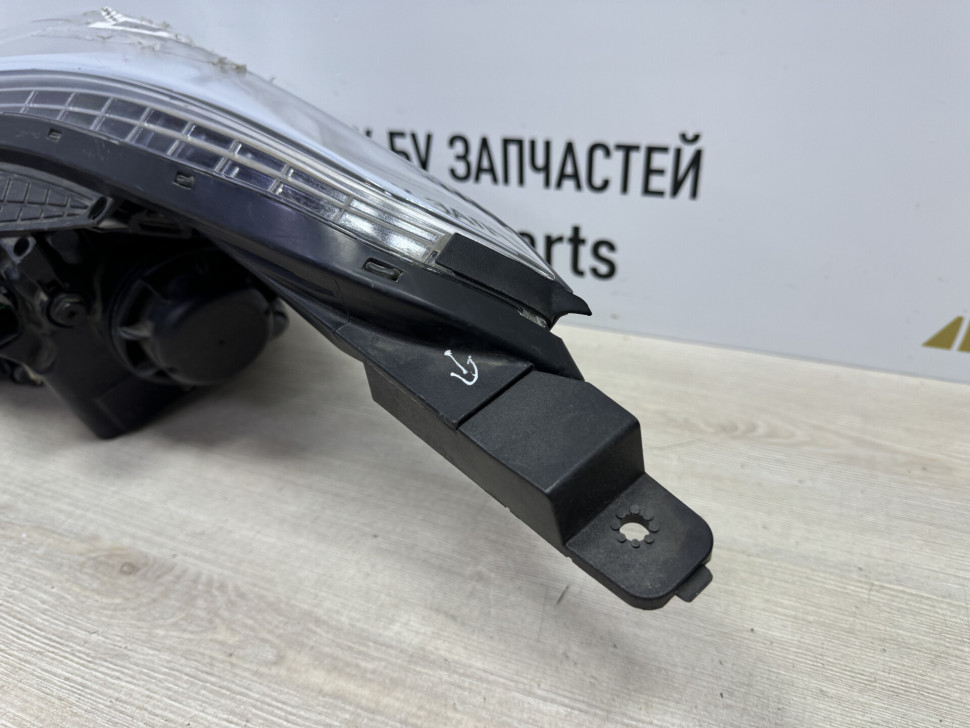 Фара правая Hyundai Creta 1 GSr OEM 92102M0100