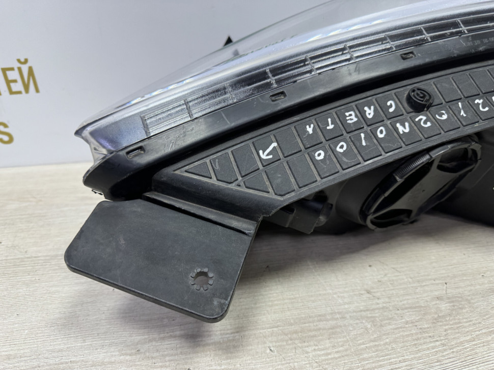 Фара правая Hyundai Creta 1 GSr OEM 92102M0100