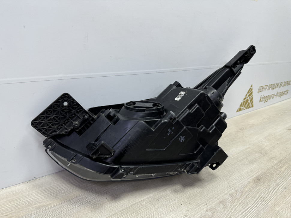 Фара правая Hyundai Creta 1 GSr OEM 92102M0100