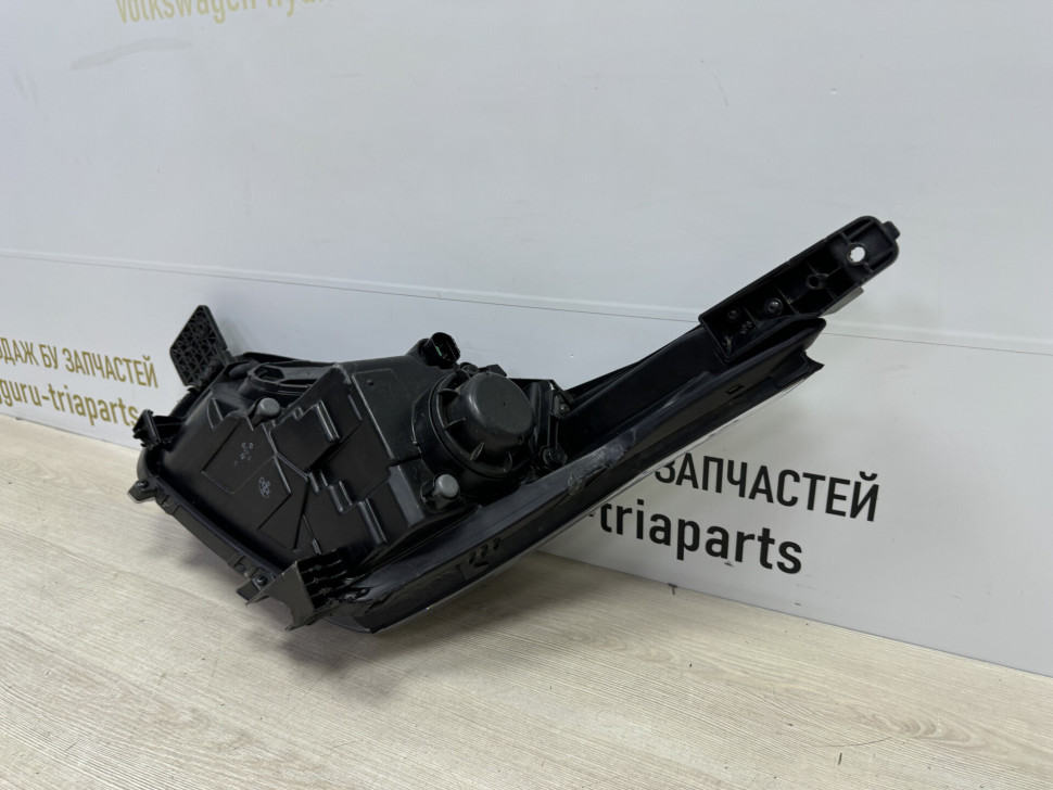 Фара правая Hyundai Creta 1 GSr OEM 92102M0100