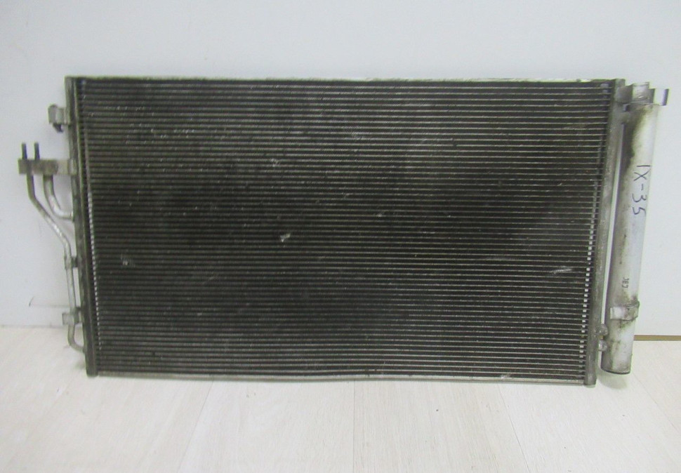 Радиатор кондиционера Kia Sportage 3 / Hyundai ix35 (10>) oem 976062Y501