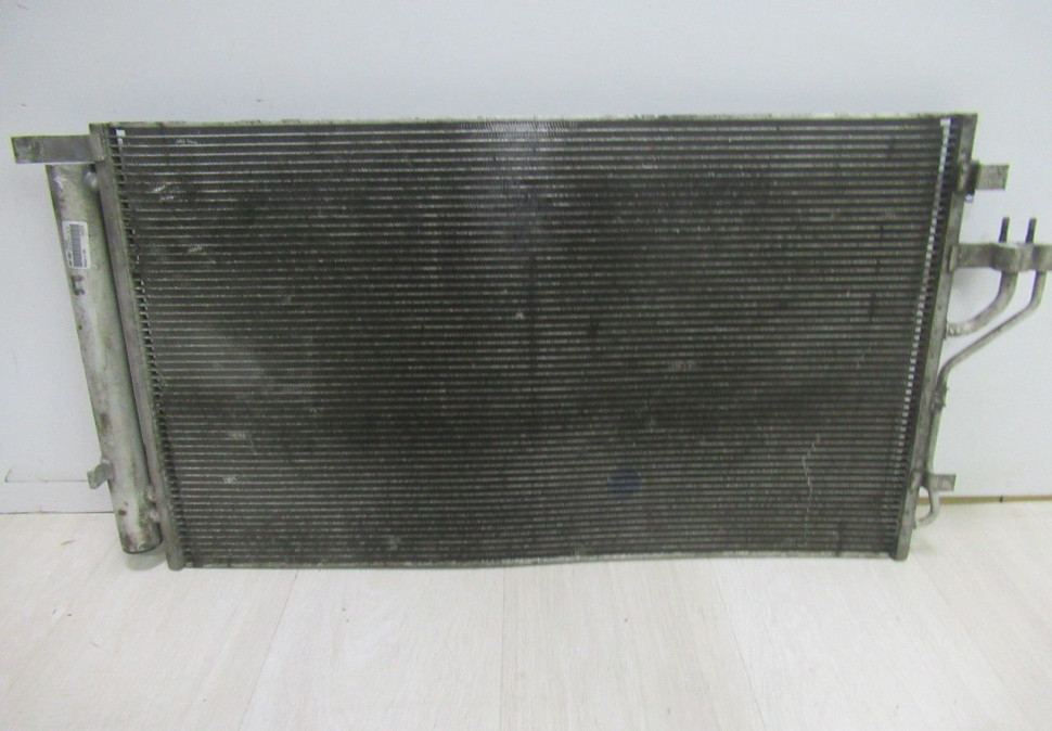 Радиатор кондиционера Kia Sportage 3 / Hyundai ix35 (10>) oem 976062Y501