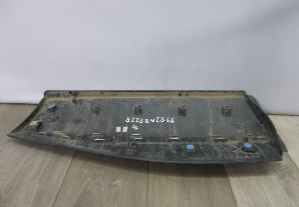 Молдинг двери задний правый бу Renault Kaptur OEM 828209822R