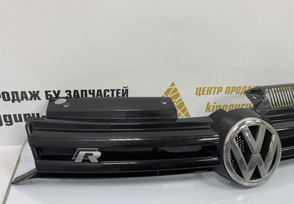 Решетка радиатора Volkswagen Golf 6 2009 R-Line OEM 5k0853653S Решетка радиатора Volkswagen Golf 6 2009 R-Line OEM 5k0853653S