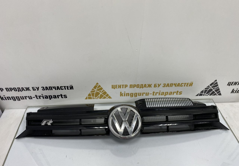 Решетка радиатора Volkswagen Golf 6 2009 R-Line OEM 5k0853653S Решетка радиатора Volkswagen Golf 6 2009 R-Line OEM 5k0853653S