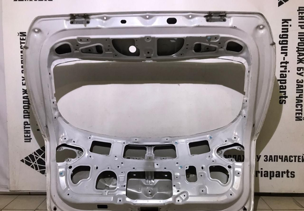 Крышка багажника Hyundai I40 универсал oem 737003Z020 (скл-3) Крышка багажника Hyundai I40 универсал oem 737003Z020 (скл-3)