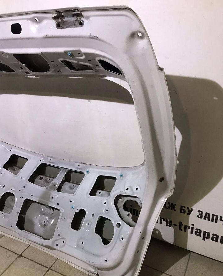 Крышка багажника Hyundai I40 универсал oem 737003Z020 (скл-3) Крышка багажника Hyundai I40 универсал oem 737003Z020 (скл-3)